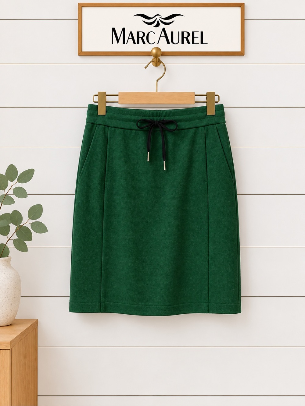 MARC AUREL Green Textured Skirt Size 36